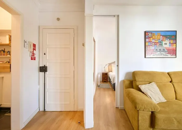 Maria Do Bairro With Balcony And Elevator شقة *