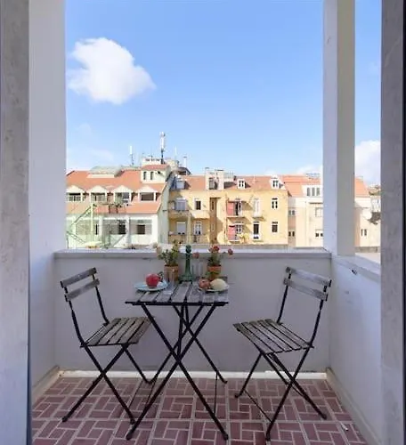 Maria Do Bairro With Balcony And Elevator * Lisboa