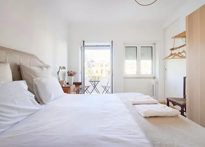 Maria Do Bairro With Balcony And Elevator *