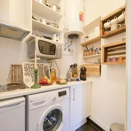 Maria Do Bairro With Balcony And Elevator Apartamento *