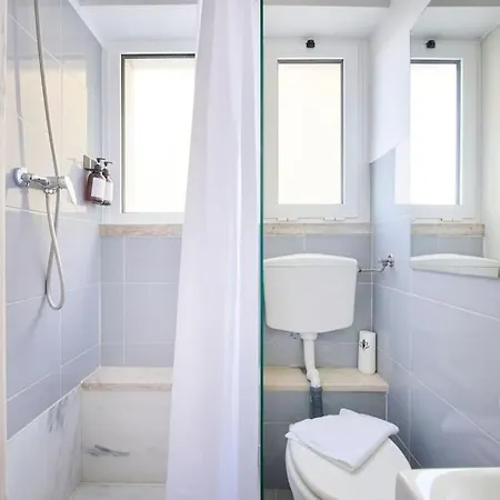 Maria Do Bairro With Balcony And Elevator Apartment