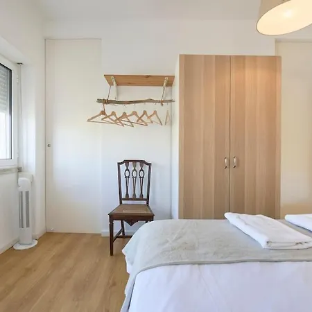 Maria Do Bairro With Balcony And Elevator Apartamento