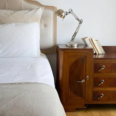 Maria Do Bairro With Balcony And Elevator Apartamento *