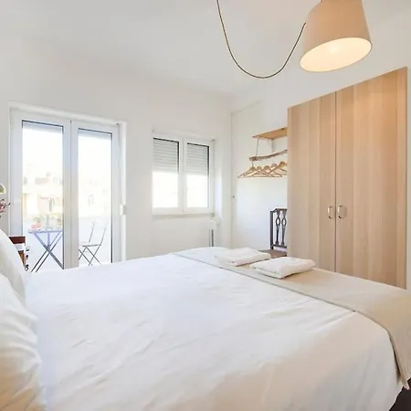 Maria Do Bairro With Balcony And Elevator *