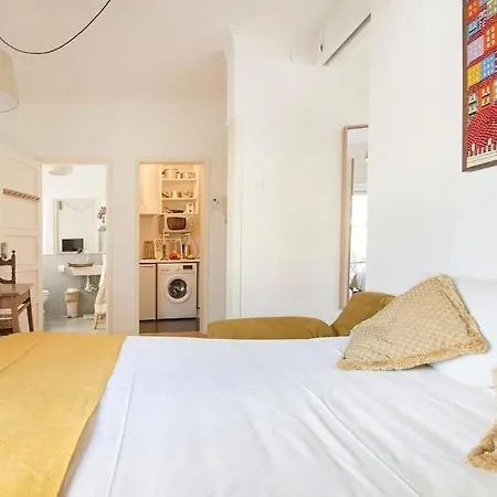 Maria Do Bairro With Balcony And Elevator Apartment *