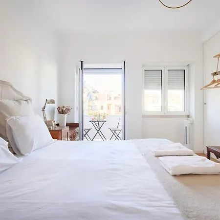 Maria Do Bairro With Balcony And Elevator *