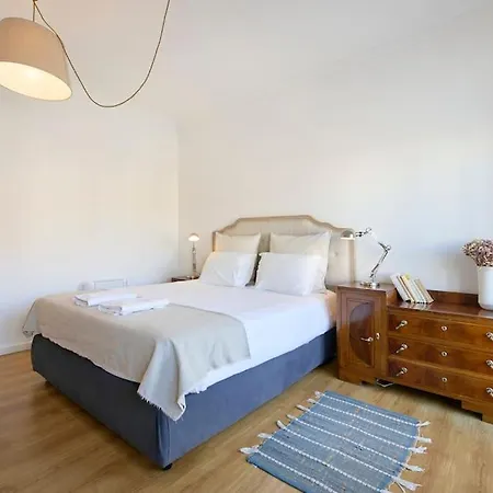 Maria Do Bairro With Balcony And Elevator * Lisbon