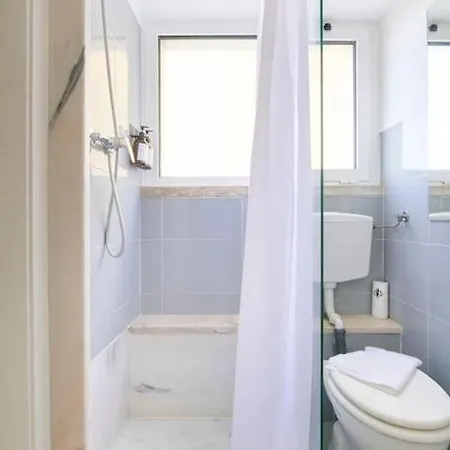 Apartamento Maria Do Bairro With Balcony And Elevator