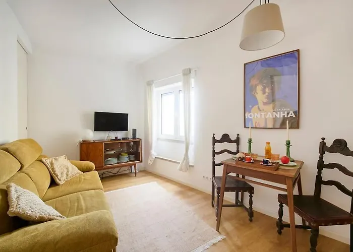 Maria Do Bairro With Balcony And Elevator