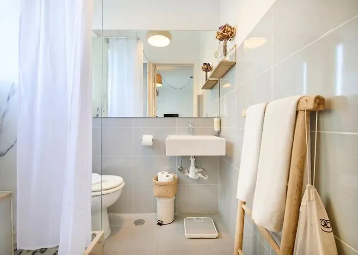 Maria Do Bairro With Balcony And Elevator *