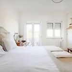 דירה Maria Do Bairro With Balcony And Elevator ליסבון