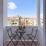 Maria Do Bairro With Balcony And Elevator * ליסבון