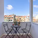 דירה Maria Do Bairro With Balcony And Elevator