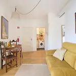 Maria Do Bairro With Balcony And Elevator דירה ליסבון