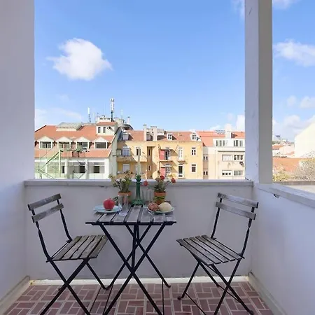 דירה Maria Do Bairro With Balcony And Elevator