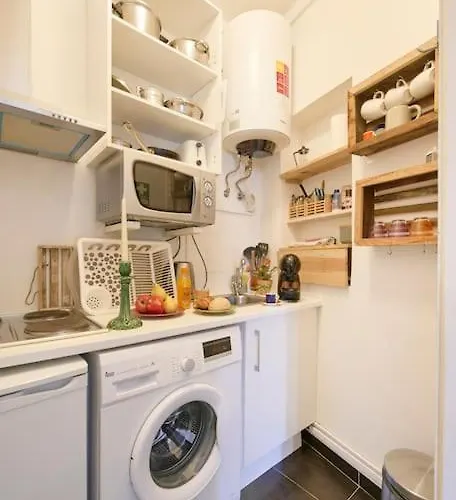 Maria Do Bairro With Balcony And Elevator Апартаменты *