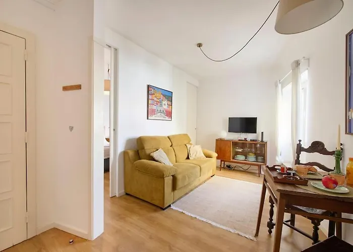 Maria Do Bairro With Balcony And Elevator Апартаменты *