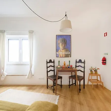 아파트 Maria Do Bairro With Balcony And Elevator