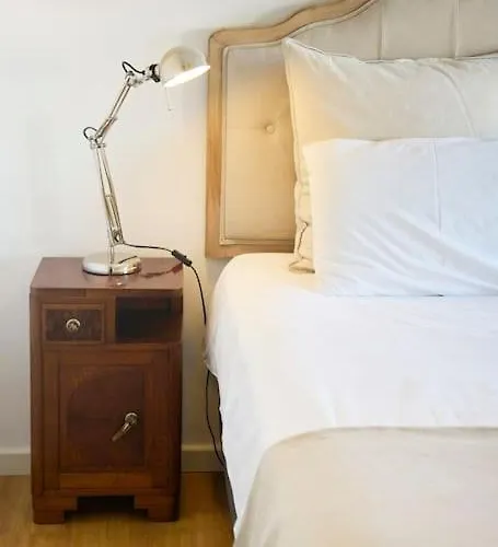 Maria Do Bairro With Balcony And Elevator 아파트 리스본