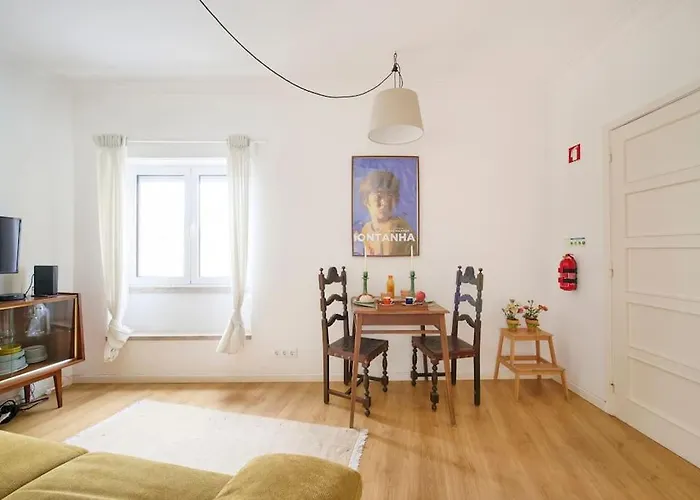 아파트 Maria Do Bairro With Balcony And Elevator