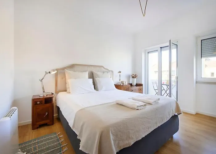 Maria Do Bairro With Balcony And Elevator