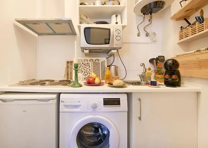 Maria Do Bairro With Balcony And Elevator 아파트